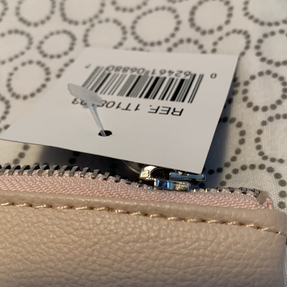 BURBERRY COSMETIC BAG NWT - Picture 4 of 4